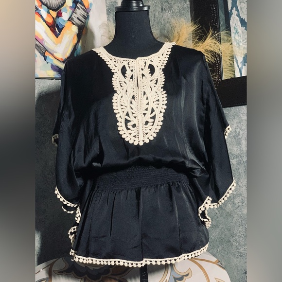 Chelsea And Theodore Blouse - Picture 11 of 12